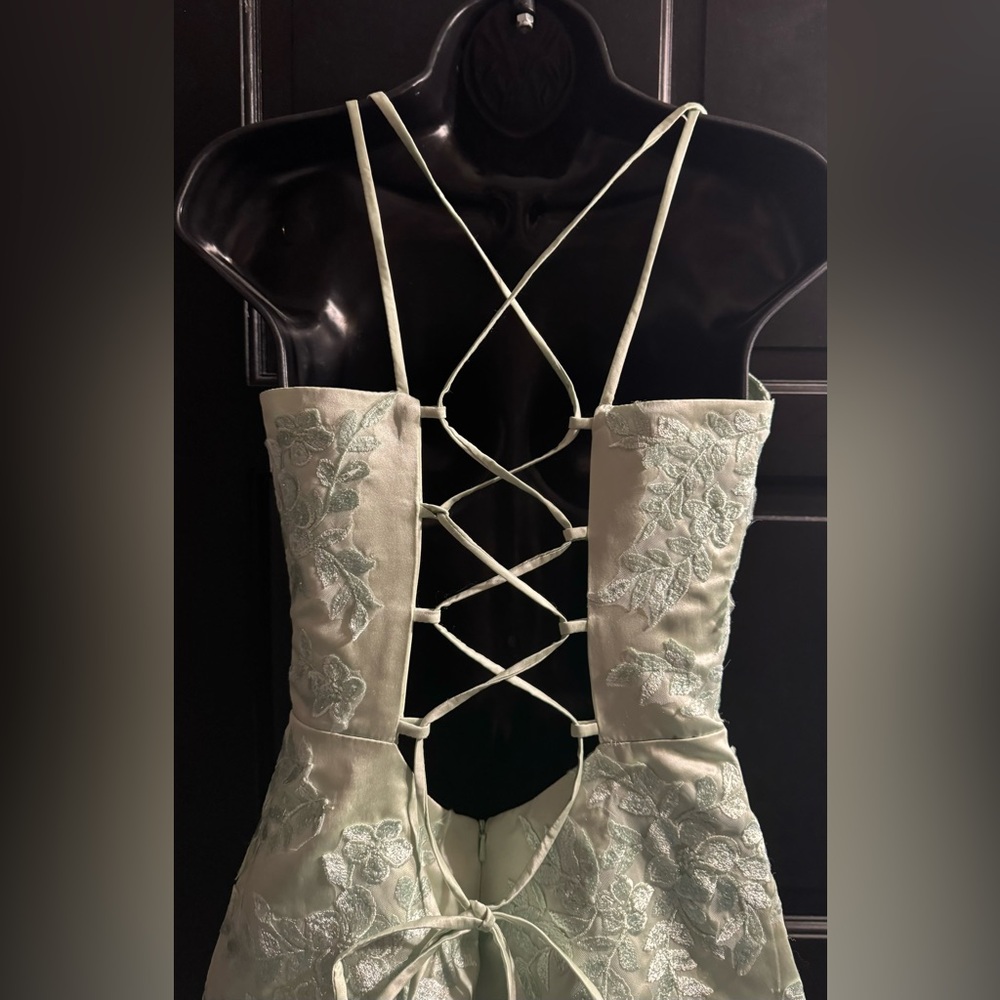 Sage Green, High School Homecoming Dress Short w/ Sequins - Size 6 Light green - Picture 7 of 15